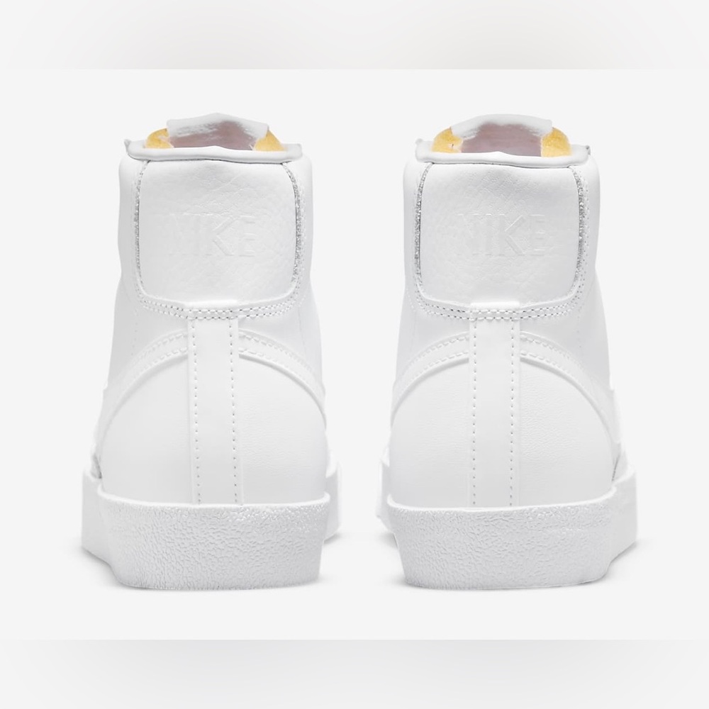 Nike Blazer Mid '77 Women's Shoes - CZ1055-117 - New - Size 9 - Picture 4 of 14